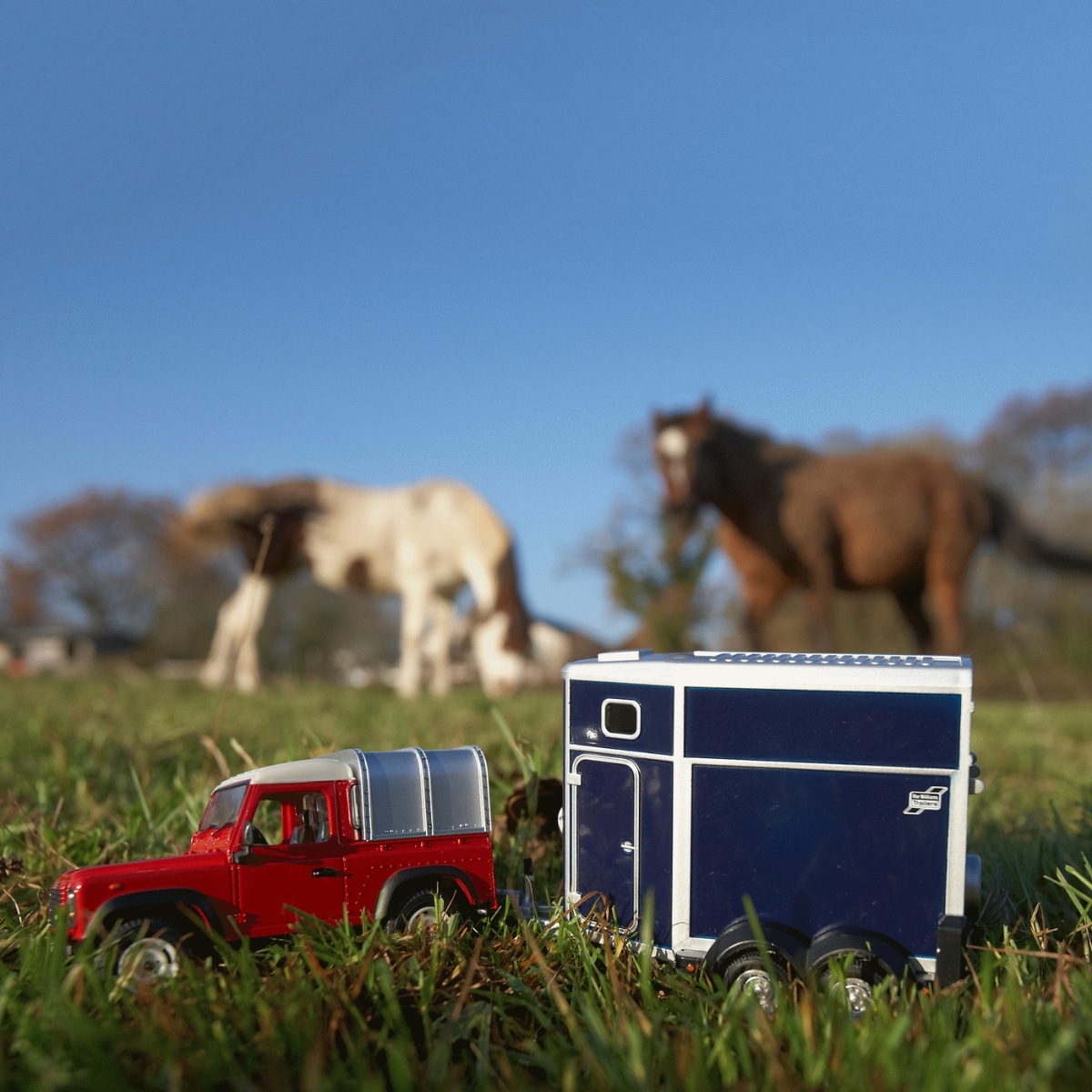 Land Rover with Horse Trailer 1:32 Scale Toy